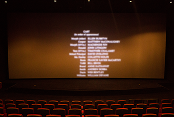 mg冰球突破党委组织开展《长津湖》观影活动