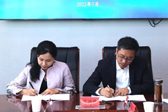 青：：Ｄ喜刈遄灾沃萦雖g冰球突破签署战略相助协议