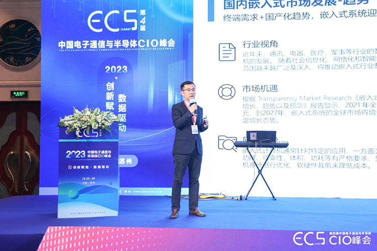 数科同志认真人、mg冰球突破人力资源公司高级营业总监李涛登台致辞