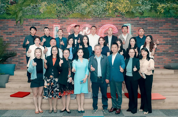 中国人才交流协会主理、、、mg冰球突破人力资源公司承办的“一带一起”人力资源服务营业调研汇合影