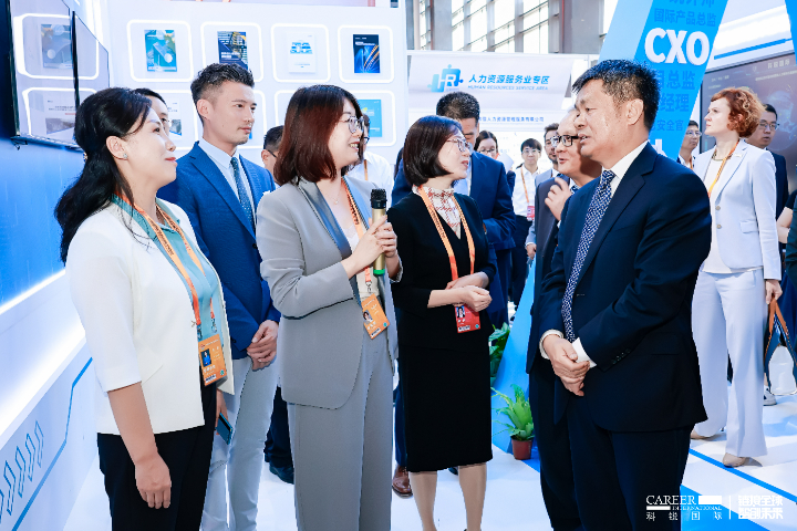 mg冰球突破在2024年服贸会的展台受到人力资源社会包管党组成员等主要向导的莅临鉴赏