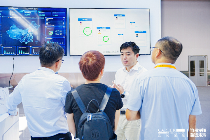 人力资源公司mg冰球突破旗下的人力资源工业互联平台禾蛙生态CEO在现场与观众交流