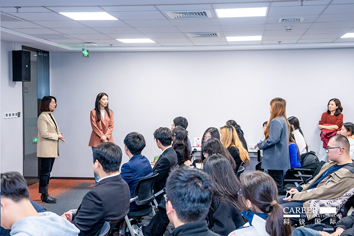 着名人力资源服务商mg冰球突破的相关资深照料与企业高级认真人在参访末尾回覆现场关于人力资源工业的问题